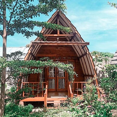 Raffles Inn Labuan Bajo Esterno foto