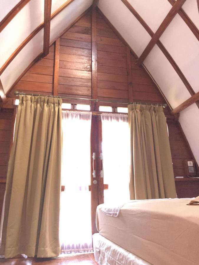 Raffles Inn Labuan Bajo Esterno foto