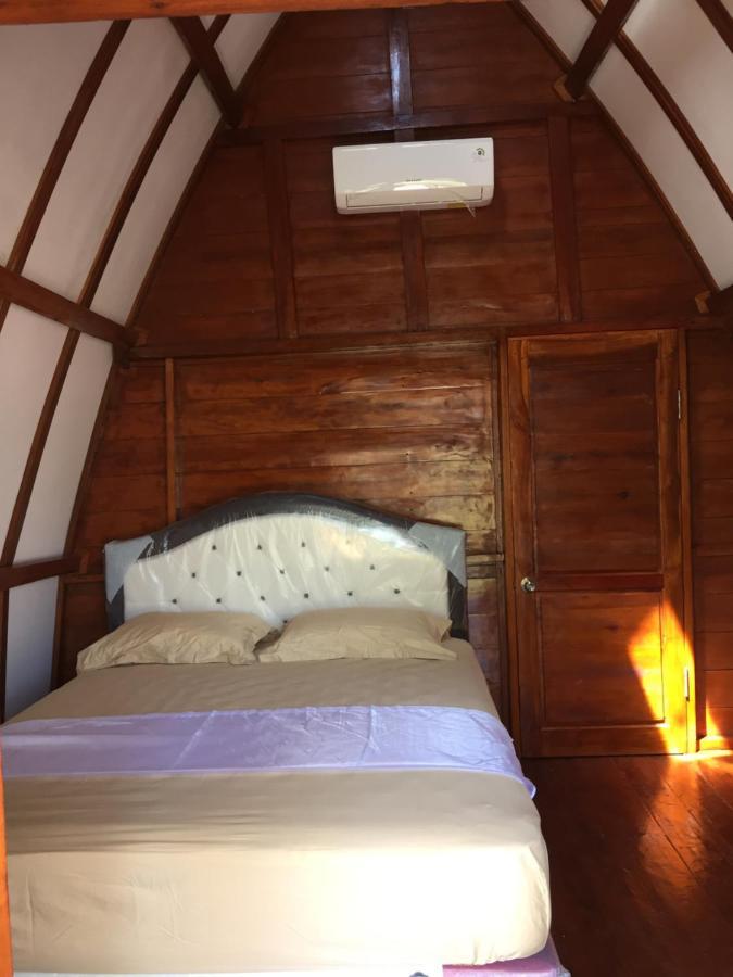 Raffles Inn Labuan Bajo Esterno foto